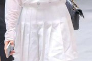女生透明衣服(透明的衣服女生)