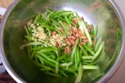 芹菜做法视频(芹菜做法视频窍门)