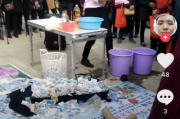 怎样摆地摊赚钱(怎样摆地摊卖服装赚钱)