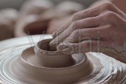 瓷器的制作过程视频(瓷器是怎么做出来的视频大全)