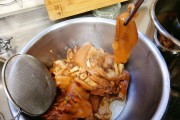 卤猪蹄做法视频(正宗卤猪蹄的做法视频)