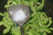 炒苦瓜做法视频(鸡蛋炒苦瓜做法视频)