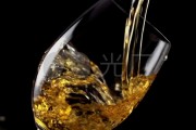 倒酒短视频(酒桌倒酒视频)