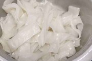 凉皮怎么做的方法视频教程(凉拌凉皮怎么做的方法视频教程)