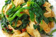蛋酱菠菜的做法视频(蛋酱菠菜的家常做法窍门)