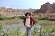 抖音一个戴口罩跳舞的女生
，一个女人自律到50岁是怎样的状态？