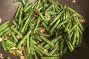 干煸豆角的做法视频(干煸豆角肉的家常做法)