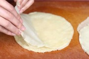 春卷的制作过程视频(春卷的制作方法和过程视频)