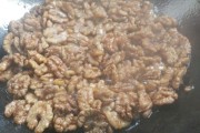 拔丝核桃仁的做法视频(拔丝核桃的做法视频窍门)