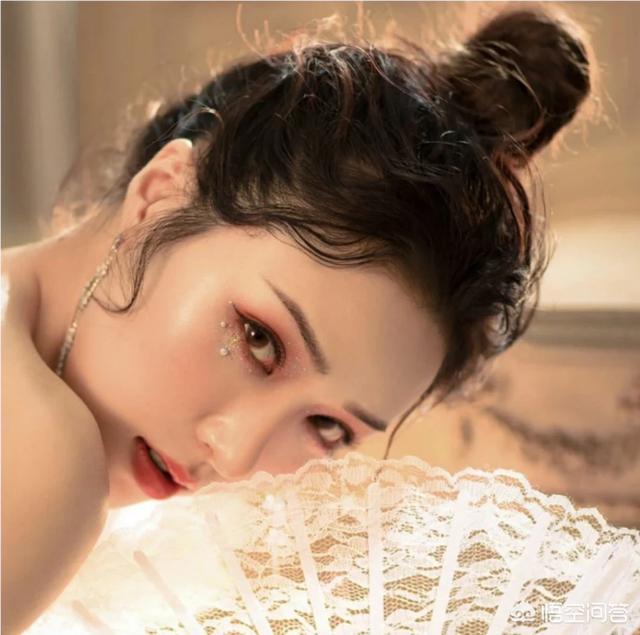 微博上有哪些有名的美妆时尚博主？