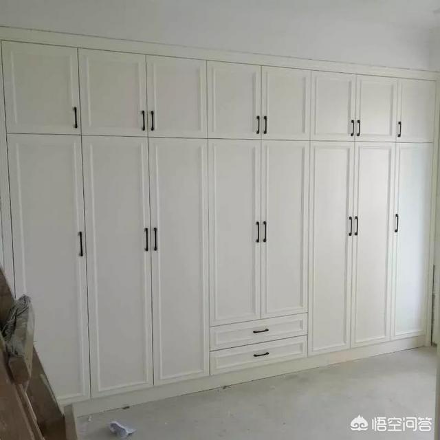 选择全屋定制家具，是选择在网店直接下单还是去实体店购买？