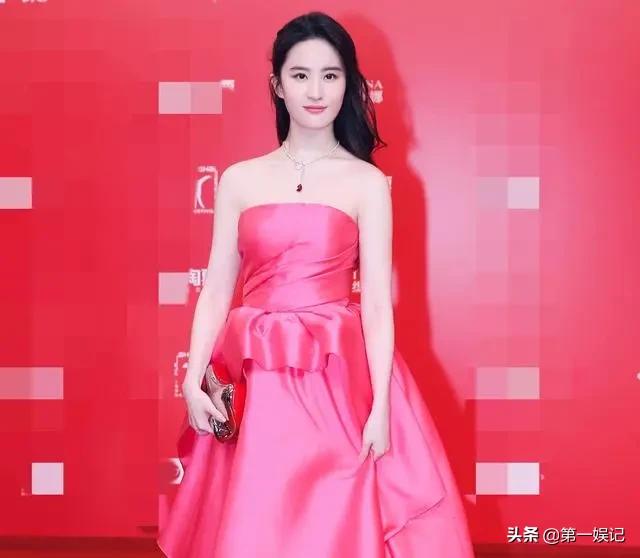 为什么刘亦菲发土味视频的微博会被举报？有没有人知道其中的原因？