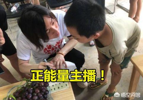张大仙新平台“敲定”，微博“1个操作”实锤跳槽，斗鱼一姐将成历史，你有何看法？