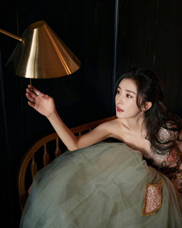 杨幂最新拍的维密写真养眼吗？