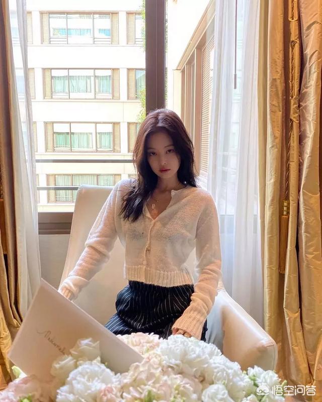 韩国小姐姐的女人味都很足，都是如何搭配的？