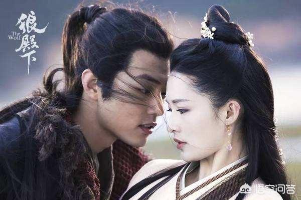 都说肖战和李沁的恋情绯闻是假的，那为什么两人的微博有那么多巧合？