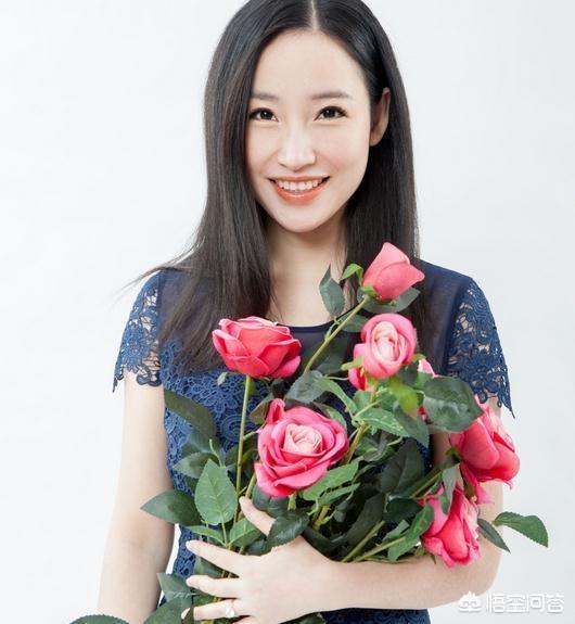知名情感博主ayawawa是如何走红的？