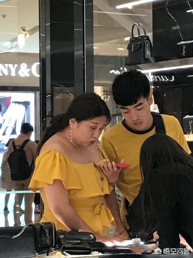 百万粉丝美妆博主真人曝光，颜值惨目忍睹，网友评价：美妆界的乔碧萝，你怎么看？