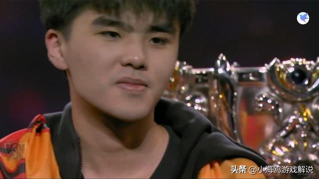 FPX夺冠后Uzi微博遭到爆破，有人指责同是四保一Lwx比Uzi强太多，世界第一AD名不副实，你咋看？