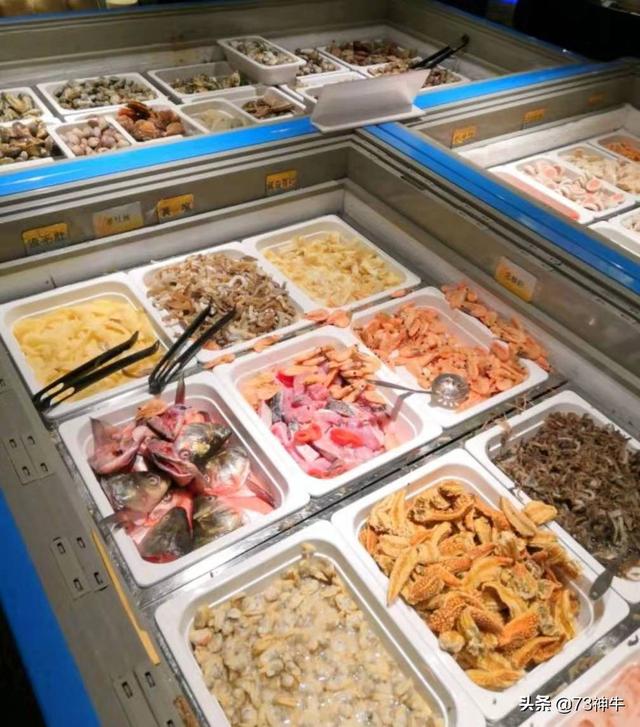 49元的自助餐，锅底38元，海虾毛肚不限量老板靠什么赚钱？
