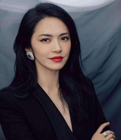 姚晨因为帮别人转发求助被质疑作秀买热搜，你怎么看待这事？