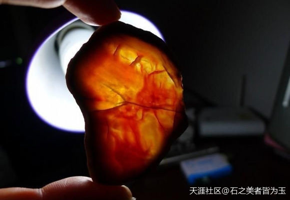 翡翠天然红、天然烧红、人工烧红的区别(转载)