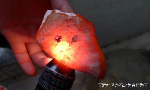 翡翠天然红、天然烧红、人工烧红的区别(转载)