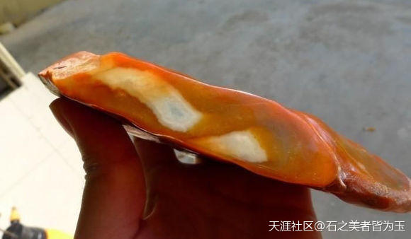 翡翠天然红、天然烧红、人工烧红的区别(转载)