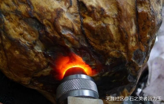 翡翠天然红、天然烧红、人工烧红的区别(转载)