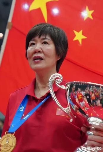 郎平更新微博：我们下一个目标是东京奥运会，我们只为升国旗奏国歌，你如何评价？