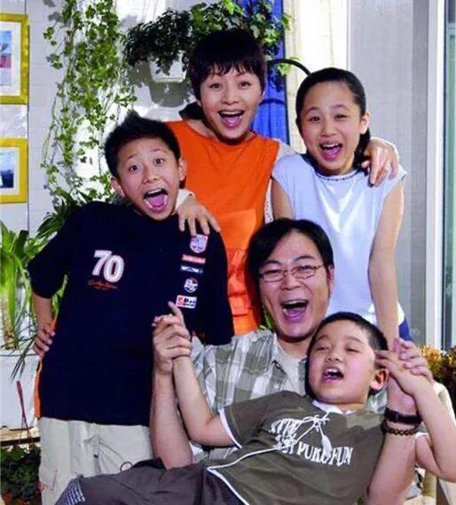 张一山的父亲是什么人，跟韩红是兄妹吗，怎么回事呢？