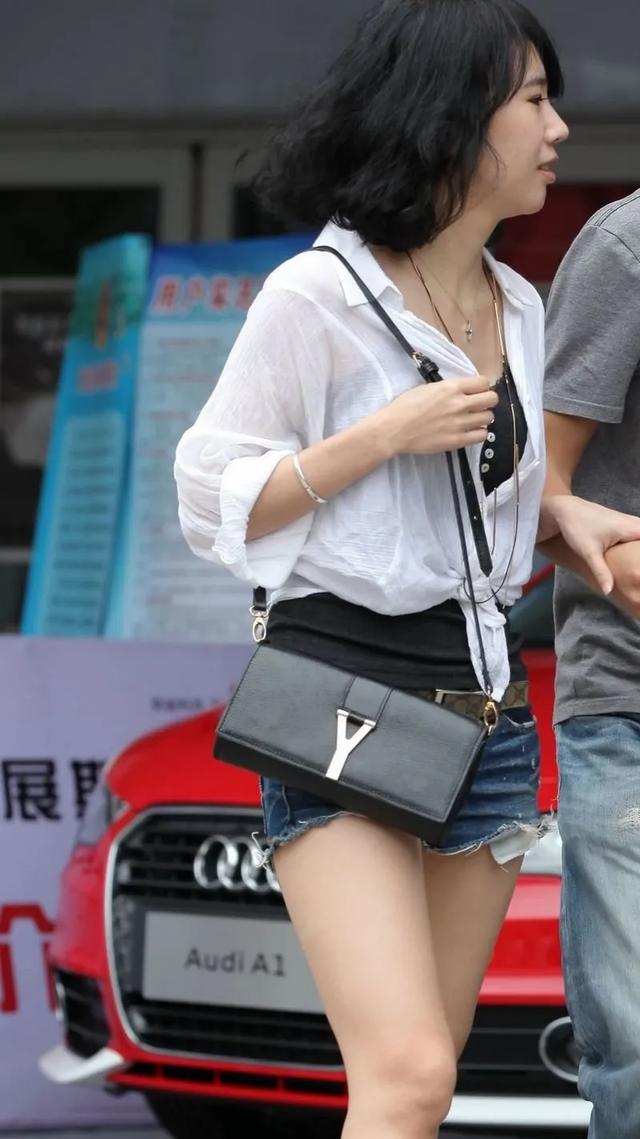 为啥很多白衣服都很透，女生还选择穿？