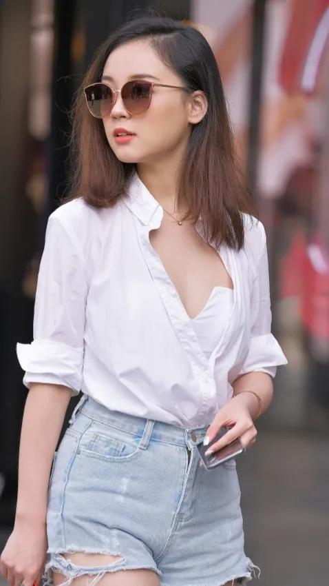为啥很多白衣服都很透，女生还选择穿？