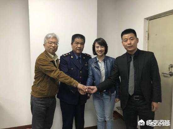 微博上那个“向奔驰女车主讨债的人”说的是实话吗？