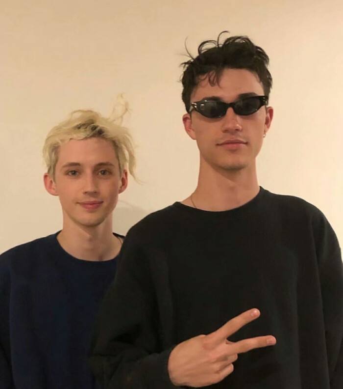 戳爷ins头像(用戳爷头像的男生)