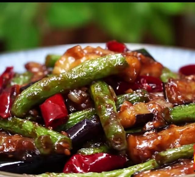 豆角烧茄子的做法视频(豆角烧茄子的做法视频大厨)
