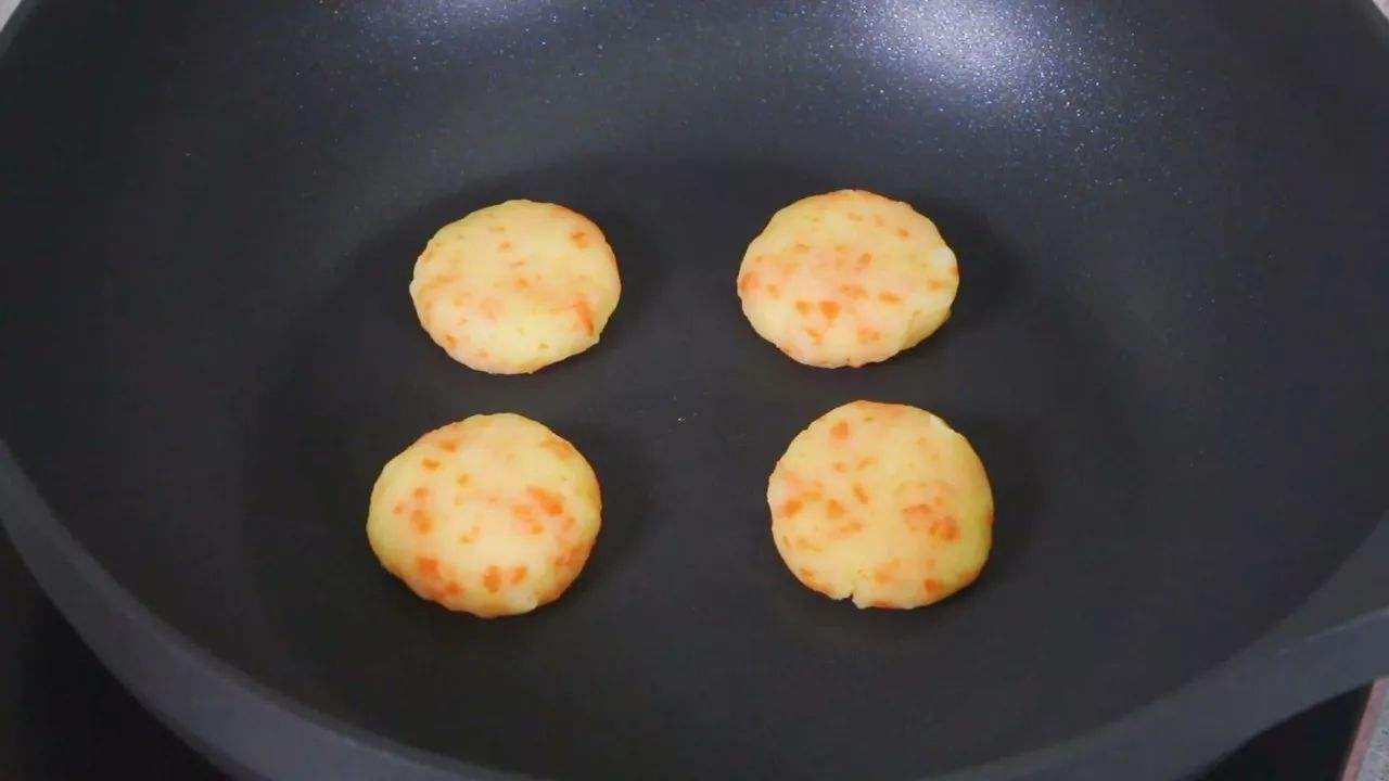 土豆饼的制作方法视频(土豆饼的做法大全家常视频窍门)