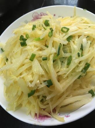 蛋黄土豆丝的做法视频(蛋黄土豆丝的做法视频教学)