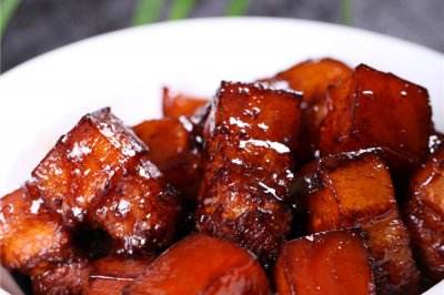 土豆红烧肉的正确做法视频(土豆红烧肉的正确做法视频窍门)