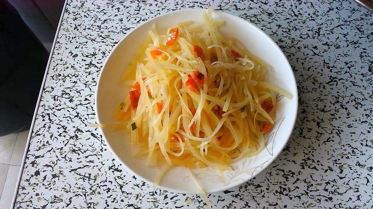 豆丝的做法视频(油焖土豆丝的做法视频)