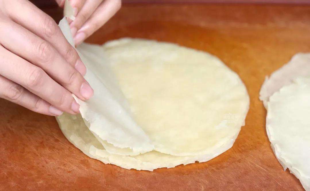 春卷的制作过程视频(春卷的制作方法和过程视频)