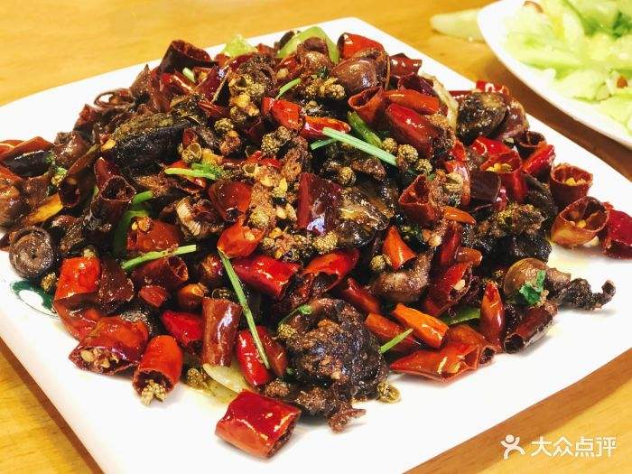 干煸鸽子的做法视频(干煸鸽子的做法视频窍门)