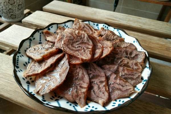 酱牛肉的做法最正宗的做法视频(酱牛肉的做法最正宗的做法视频,菠菜肉丝面的做法)