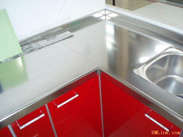 不锈钢橱柜制作视频(厨房不锈钢工作台制作视频)