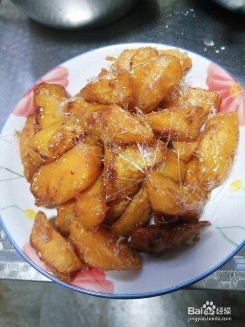 拔丝菠萝的做法视频(削菠萝的简单方法视频)
