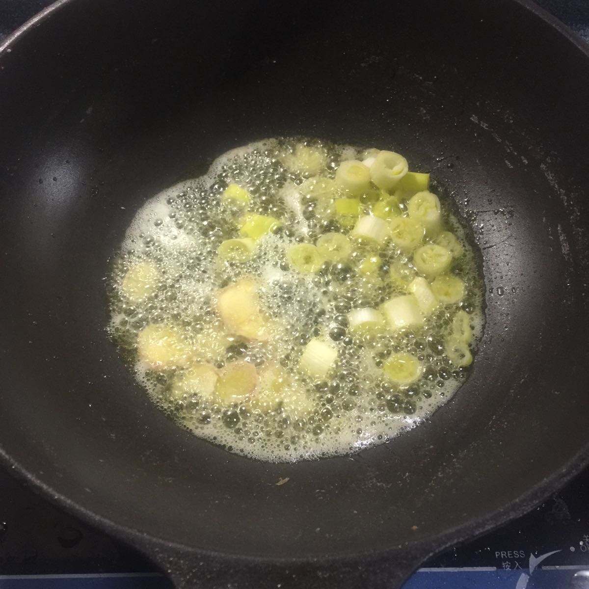 葱花油的制作方法视频(葱花油的制作方法视频播放)