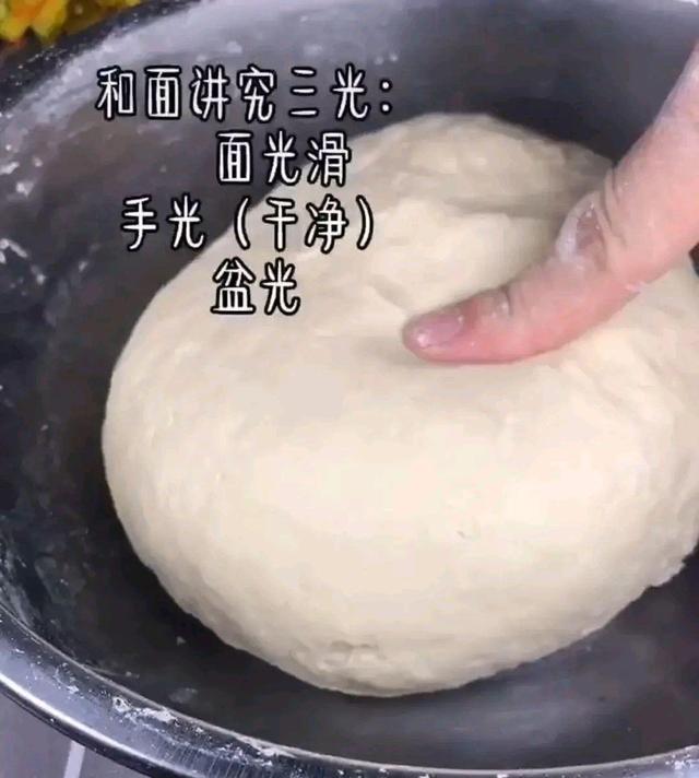 米饺子皮的制作方法视频(大米饺子皮的制作方法视频)