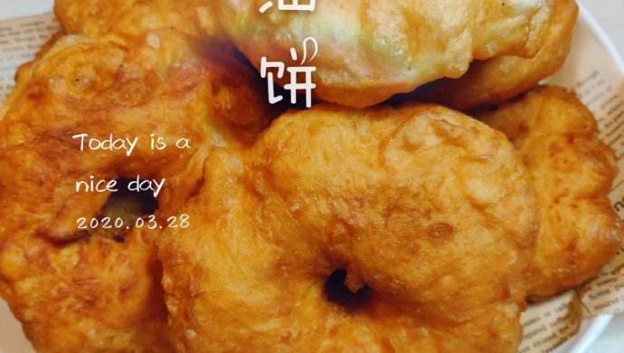 东北油饼的做法视频(东北油饼制作方法视频)