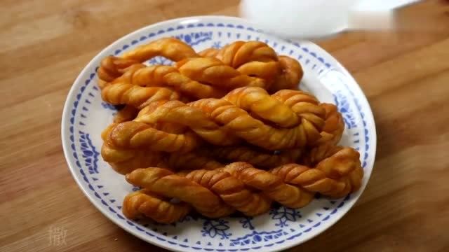麻花怎么做的视频教程(麻花怎么做的视频教程辨麻花)