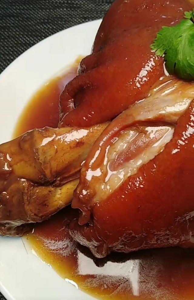 酱肘子的正宗做法视频(酱肘子的正宗做法视频窍门)